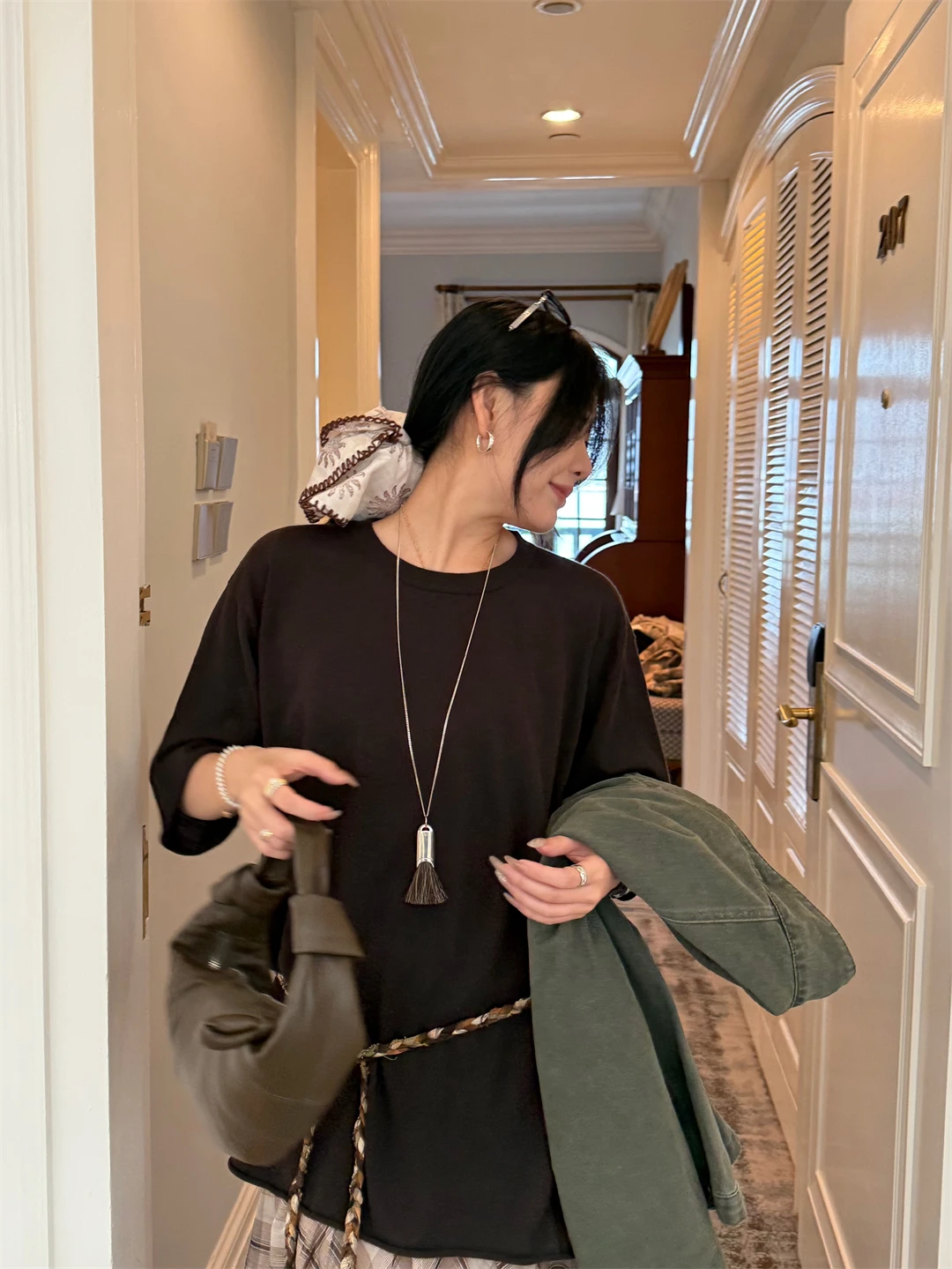 

Новая осенняя шерстяная вязаная кофта-свитер, мягкая, приятная к телу, однотонная, с отворотами, повседневная, свободного кроя, женская модная кофта