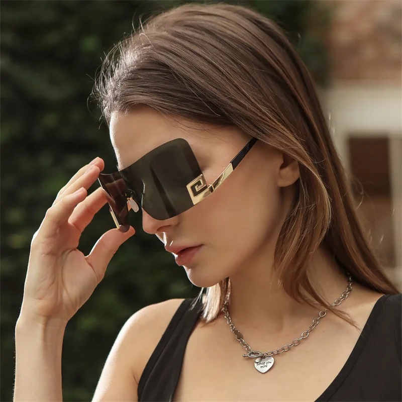 2024 New Fashion Brand Designer Luxury Oversized Rimless Sunglasses Women Men Vintage Punk Sun Glasses Trend One Piece Eyewear