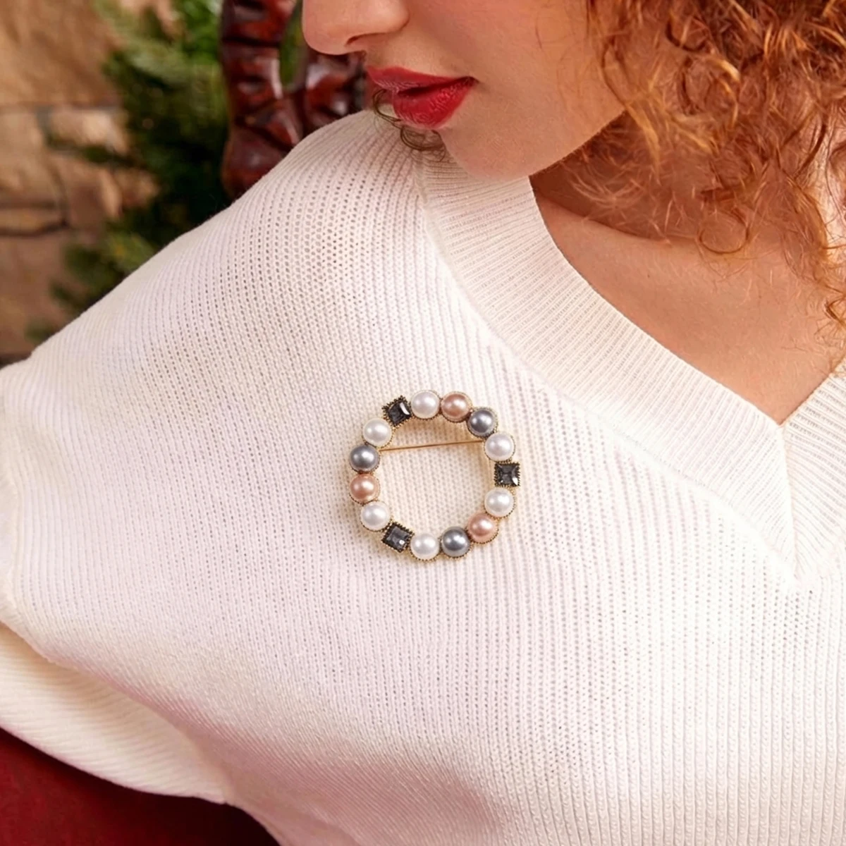 Beaut&Berry Luxury Pearl Wreath Brooches for Women Unisex Lapel Pins Casual Party Jewelry Accessories Gifts Decoration