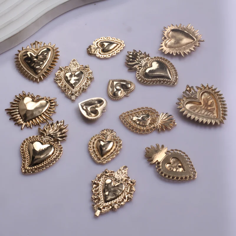 7pcs 혼합 Kc 골드 컬러 우아한 스타일 신성한 심장 합금 펜던트 DIY 매력 보석 금속 액세서리 F3