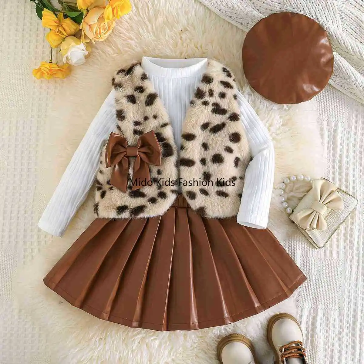 

Модный шерстяной пиджак с леопардовым принтом + однотонное нижнее белье с круглым вырезом + кожаная плиссированная мини-юбка + кожаная шляпа — комплект из 4 предметов