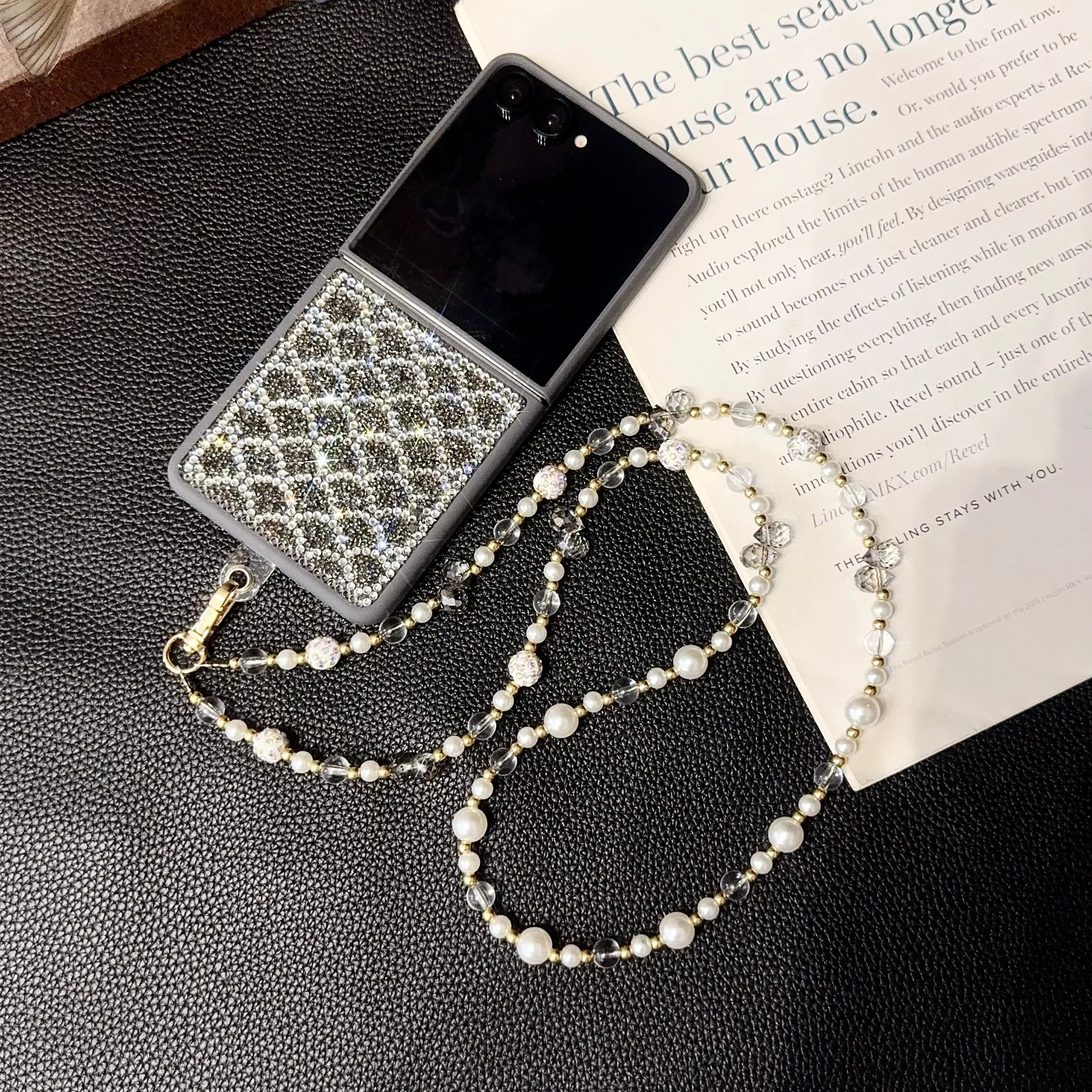 Unique Elegant Diamond Scale Pearl Wrist Chain Phone Case Cover For Samsung Galaxy Z Flip 3 4 5 6 7 F7220 Flip6