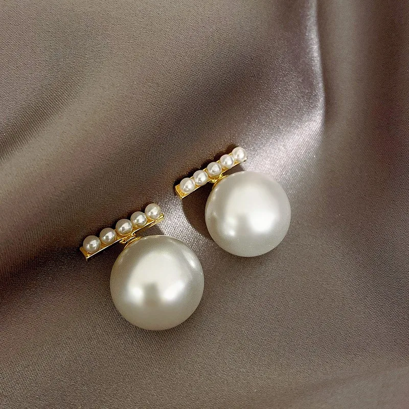 Classic Fashion Artificial Big Pearl Back Hanging Earrings 2023 New Jewelry Party Luxury Accessories for Women‘s Stud Earrings