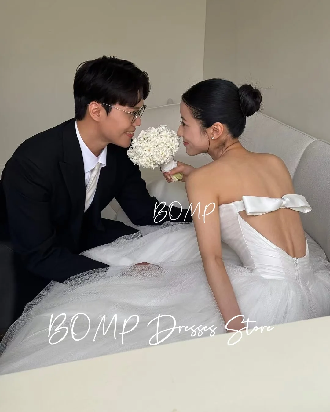BOMP فستان زفاف الأميرة عاجي بدون حمالات مع فيونكة من الخلف تول سويب تراين كوريا صورة تبادل لاطلاق النار فستان استقبال الزفاف تخصيص