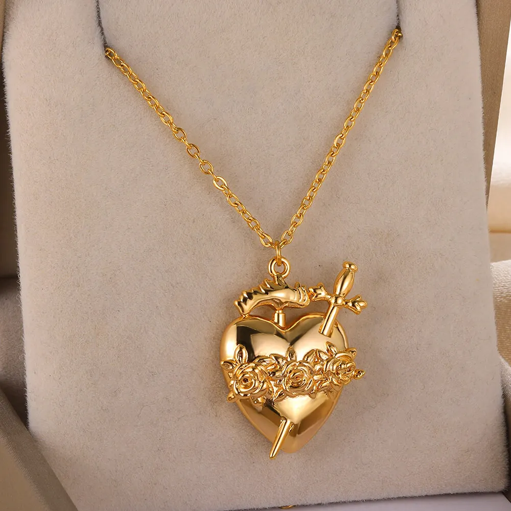 

Vintage Sword Go Through Heart Charm Necklace for Women Arrow of Love Rose Flower Pendant Choker Gothic Clavicle Chains Jewelry