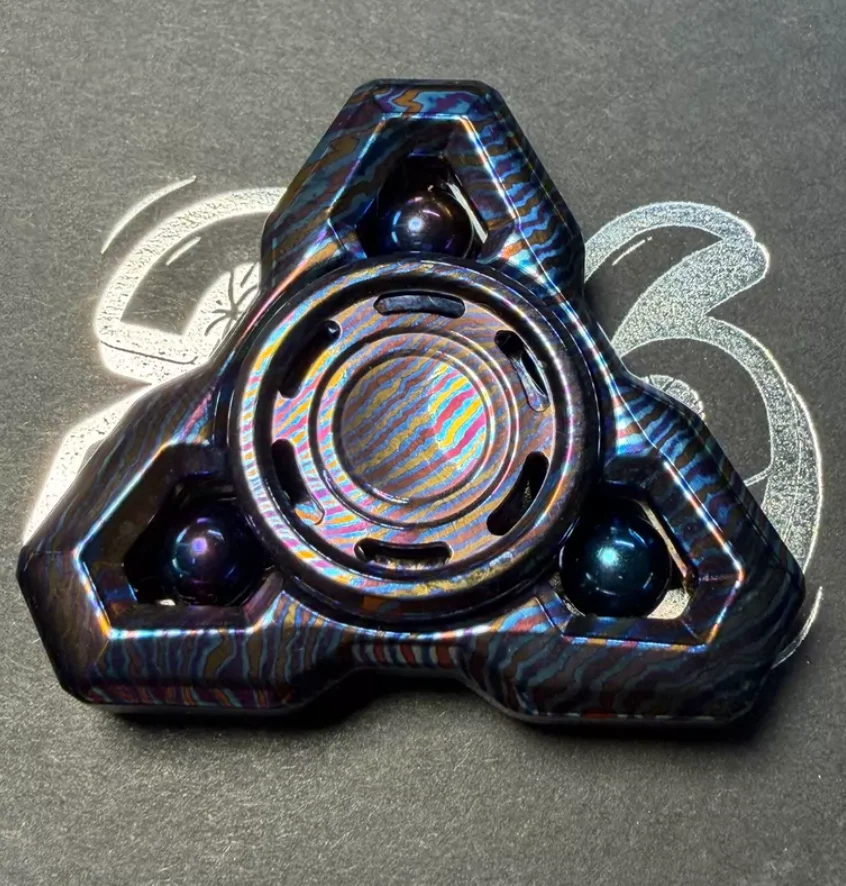 

Used EDC 216EDC EXP.OG timascus fidget spinner metal decompression toy