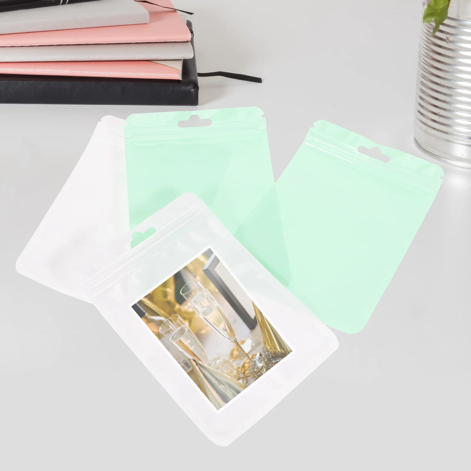 

20pcs Clear Self-Sealing Sturdy Candy Storage Foldable Cookie Packaging Biscuit Treat Holder Vapor Barrier for Parties