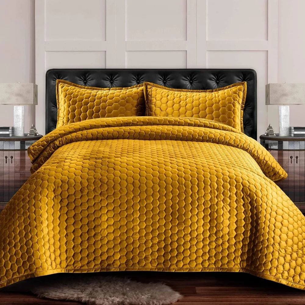 

Velvet King Quilt Set - Three-Piece Lugano Honeycomb Stitch Bedding, Super Soft 260GSM Velvet, Oversized Quilt , Gold