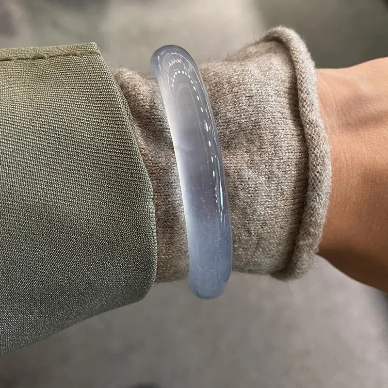 

Stylish High-ice Floating Quartzite Jade Bracelet, Simple and Trendy