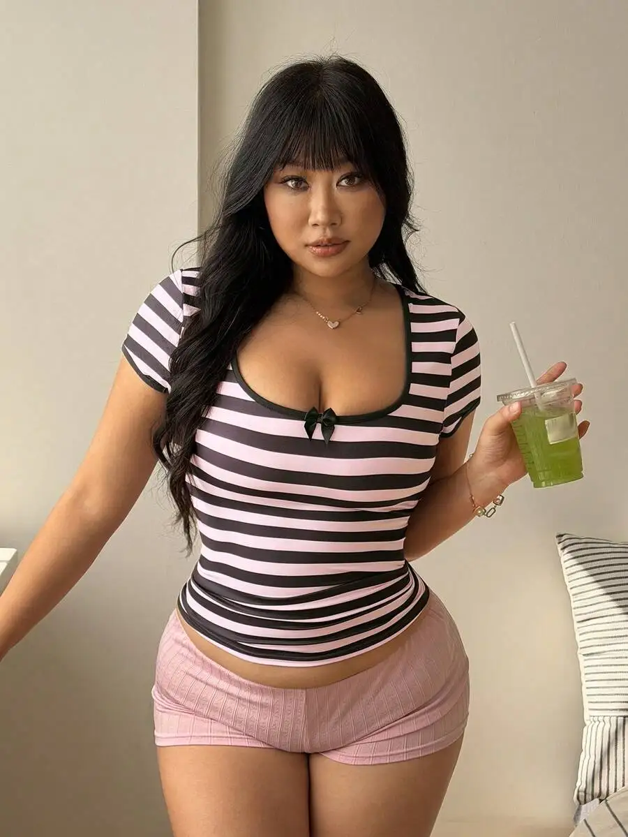 

Pink And Black Striped Cropped Fitted T-Shirt With Bow Detail