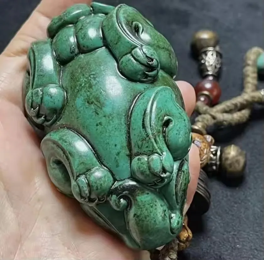 China Tibetan Carved Lion Pixiu Antique Old Jade Antique Statue Pendant
