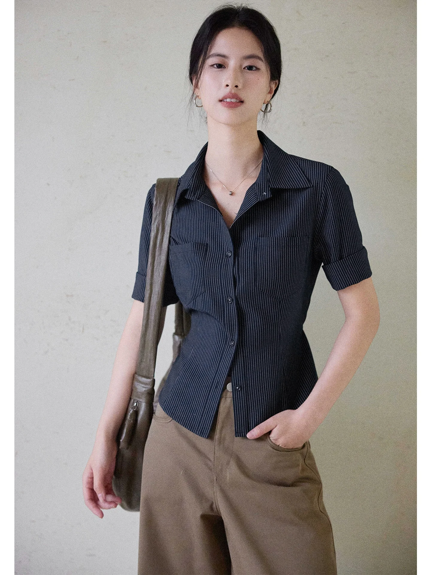 

Ele Waist-Cinching Stripe ort Sve irt for Women Summer Breathable Polyester Blend Slim Fit Five Button Closure