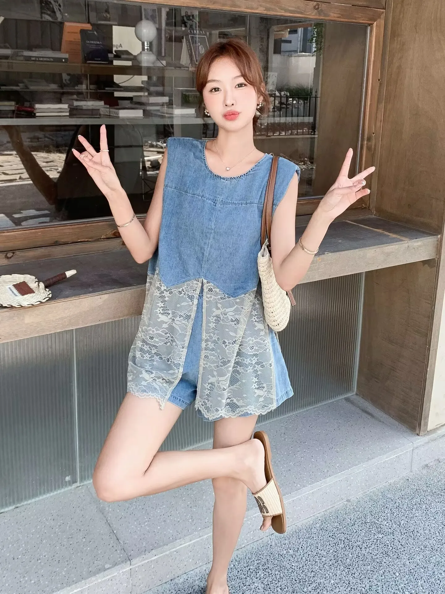 Lace Patchwork Sleeveless Denim Top And Shorts Set For Women In Summer 2026, New Korean Commuting style, Slimming Two-Piece Set
