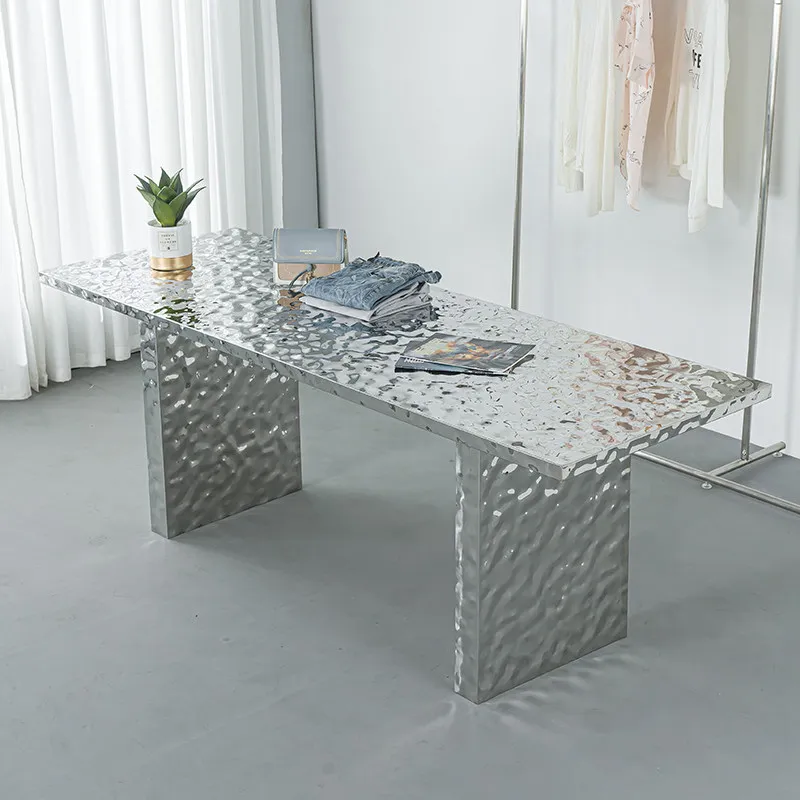 Clothing store Nakajima display stand, water table in the middle of the table, mirror water ripple stainless steel bag display