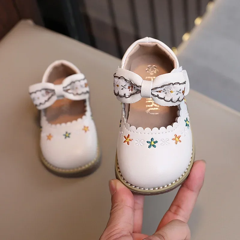 

Baby Kids Soft Sole Small Walking Shoes 2024 New Girls Leather Shoes with Sweet Bow Baby Girls Fashion Elegant Princess Shoes