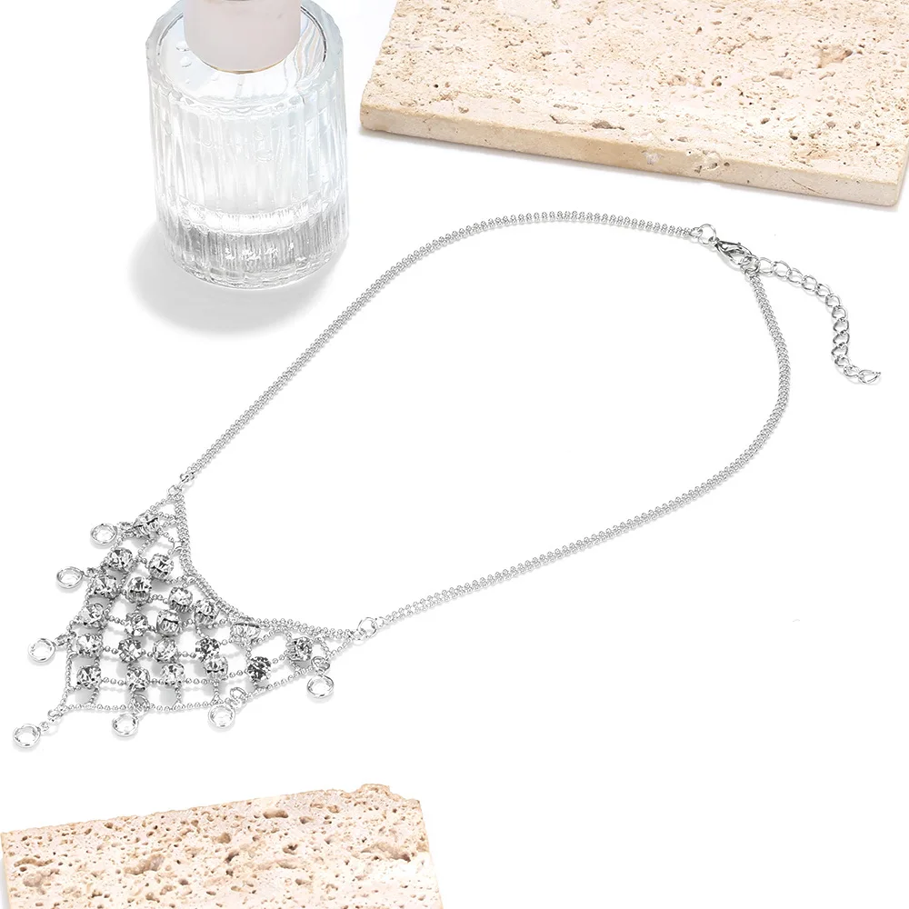 Vintage Metallketten Dreieckige Netzartige Strass-Charm-Halsketten für Frauen Festliche Schmuckgeschenke – Detail 5