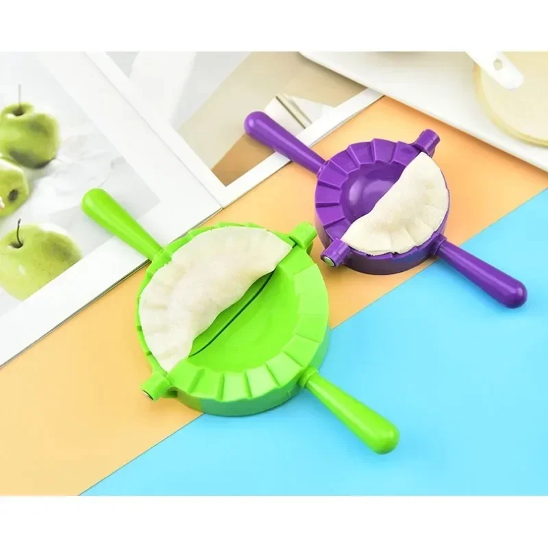 Useful Things for Kitchen Items Household Use Kitchens Accessories Clip Plastic Skin Dumplings Mold Set Dumpling Maker Bakeware