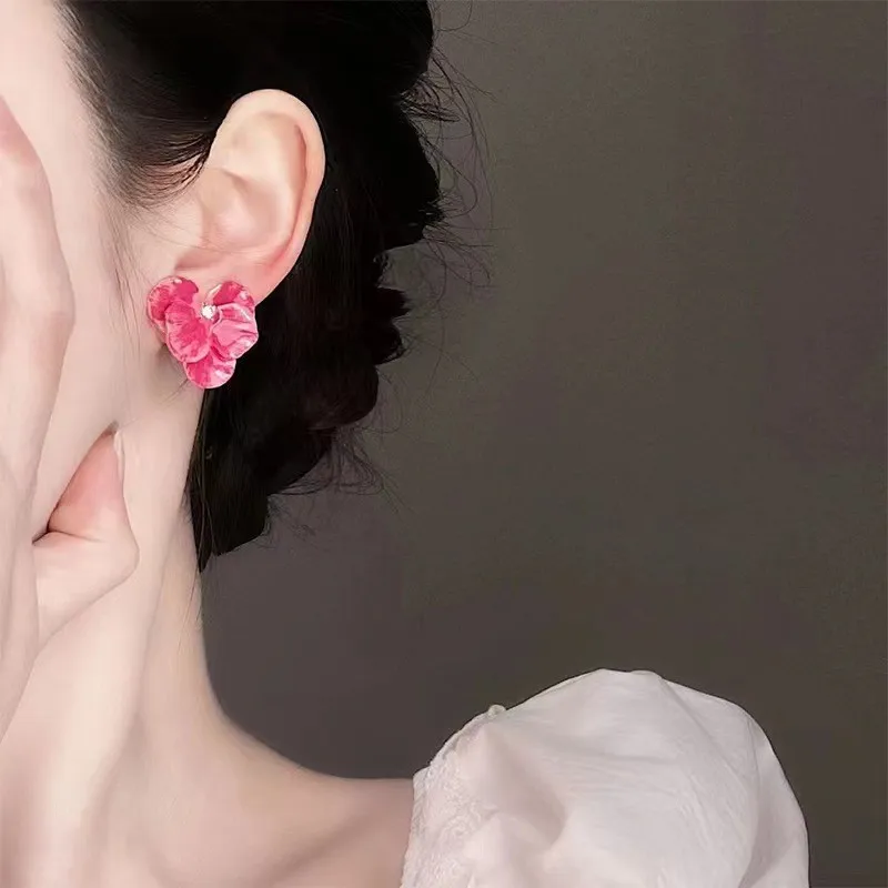 Рисунок 2 - Красные, синие эмалированные серьги-гвоздики