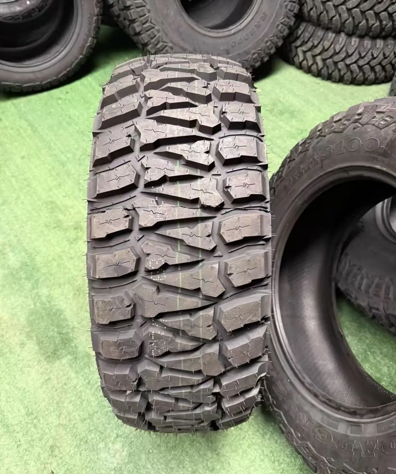 35 12.5R20  Reinforced Sidewall Heavy-Duty MT Mud Tires for Rock, Gravel, Mud & Desert
