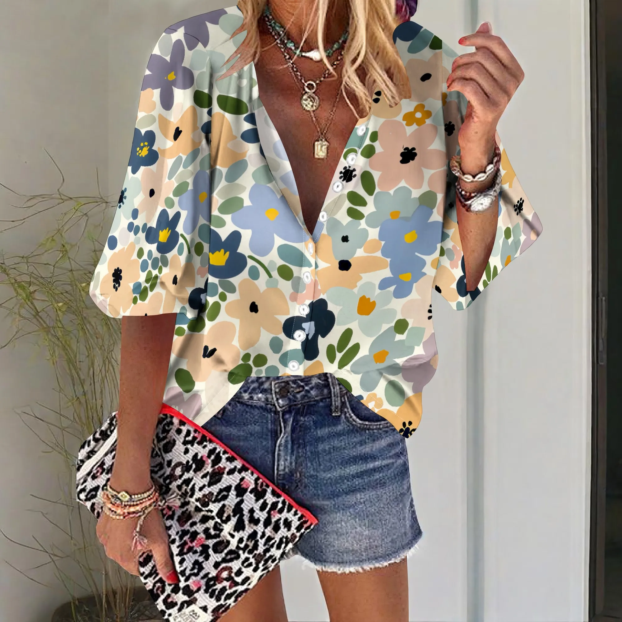 Рисунок 2 - Женская винтажная рубашка с цветочным