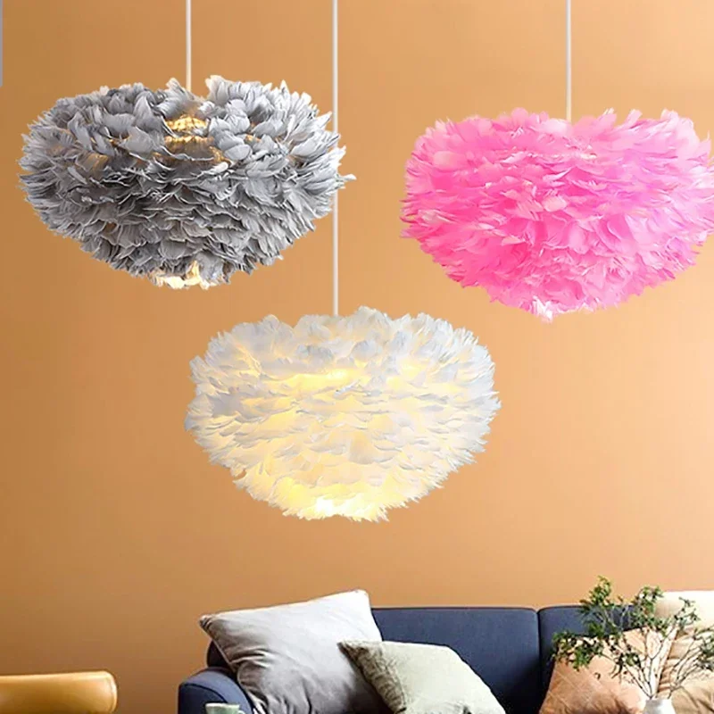 Lampadario di piume Nordico moderno Soggiorno Camera da letto Luce calda Sala da pranzo romantica Ins Net Luce di piume d'oca rossa