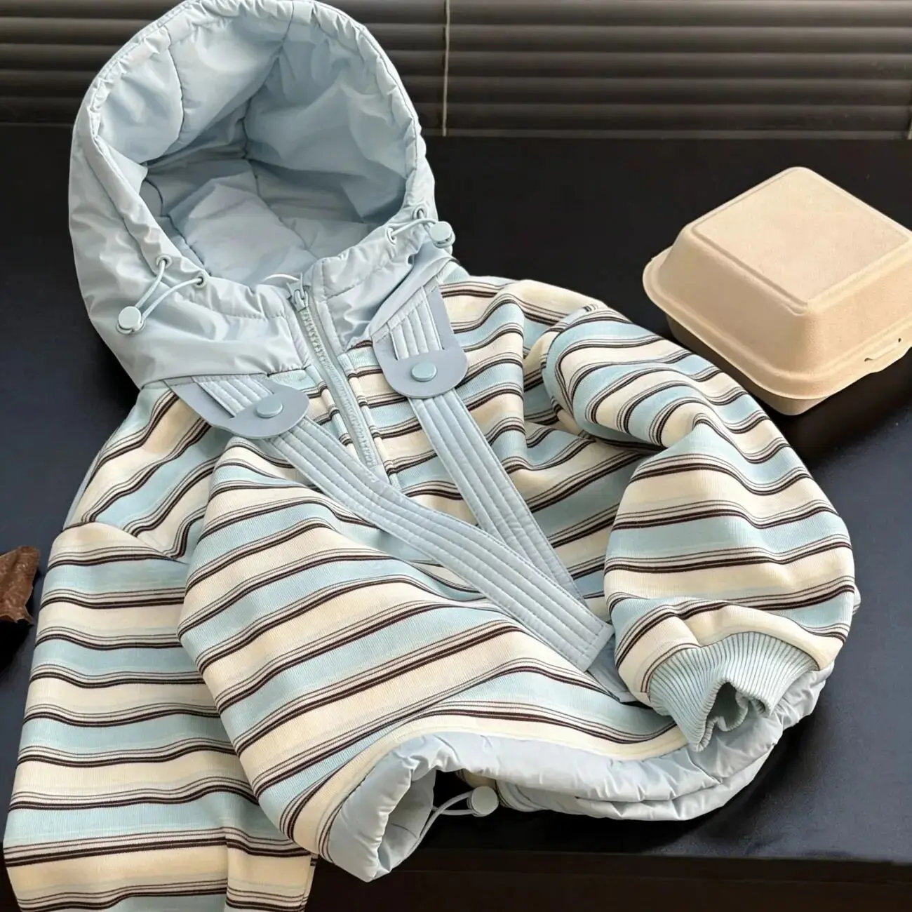 

Boys' Hooded Striped Sweatshirt Long Sleeved Fashionable Top for Spring And Autumn New Style Children's Clothing