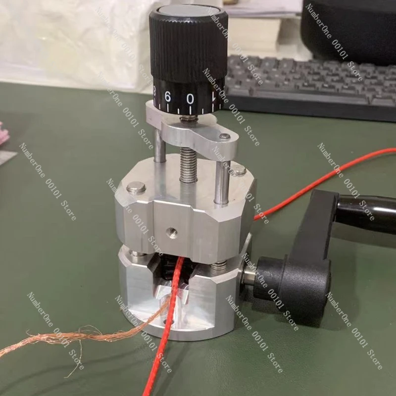 Manual Wire Stripping Machine , Hand Crank Copper Cable Peeler for Scrap Wire Recycling