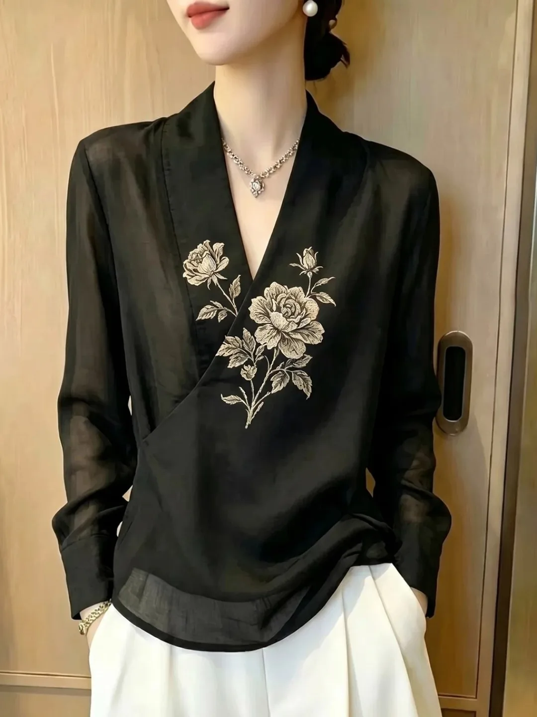 New Chinese Style Women's Long Sleeve V-Neck Overlap Shirt Peony Print Retro Slimming Commute Top Autumn Fashion Ladies' Shirt