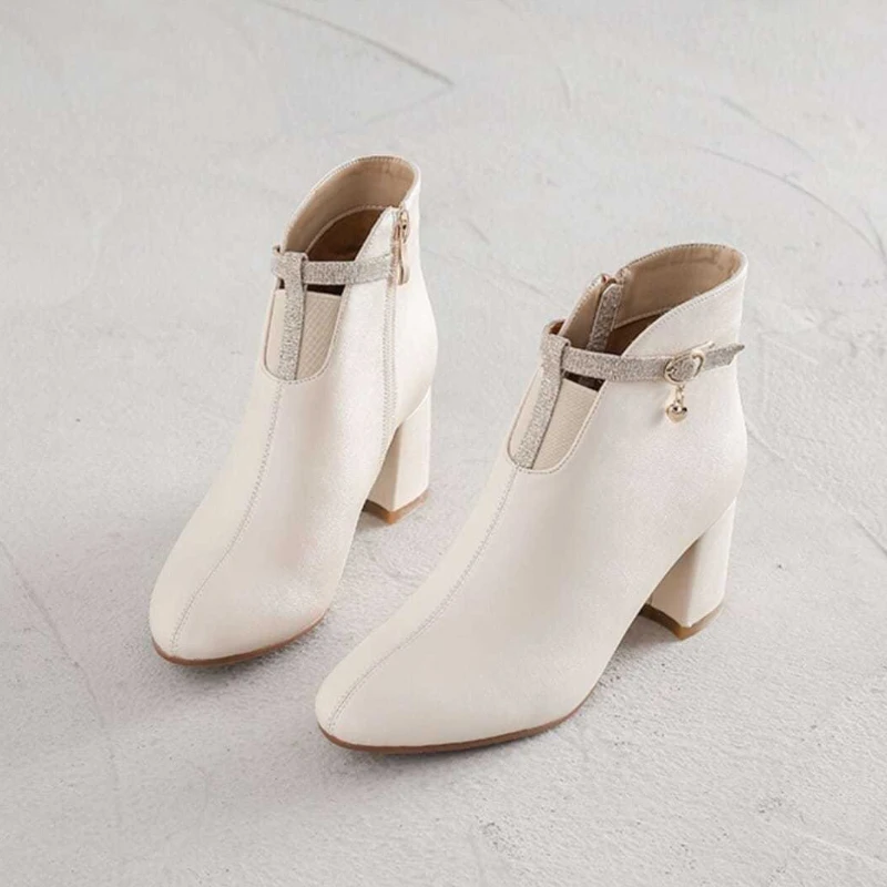 

Ботильоны бежевого цвета, женские ботильоны с круглым носком, кожаные осенние промо-акции, шикарные и элегантные модные женские короткие туфли из искусственной кожи 2025 года