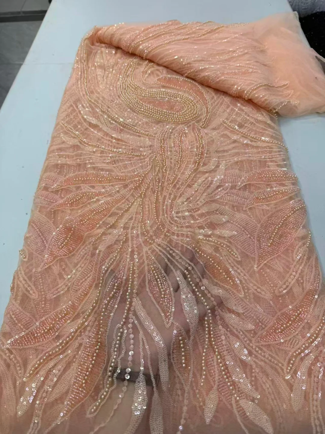 2026 Hochwertige Perlen-Spitzenstickerei mit Pailletten zum Nähen, 5 Yards Stoff, Tissus Couture, elegante Damenkleider AT2713