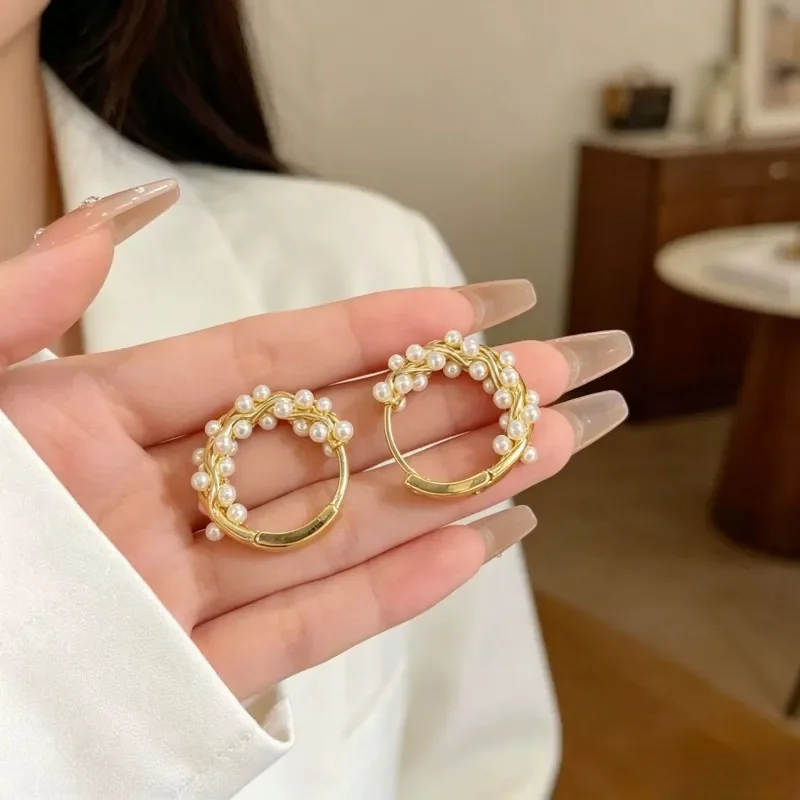 Fried Dough Twists Earrings Are Luxurious High Grade Pearl Earrings Small and Versatile Exquisite Earrings and Accessories
