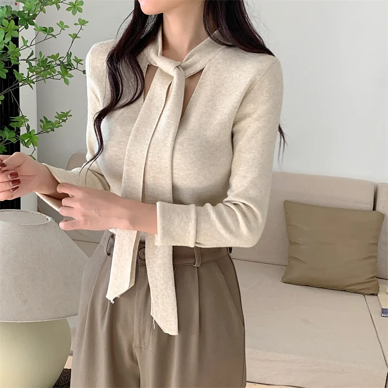 FIGOHR Commuter Versatile V-neck Sweater Gentle Collar Strap Solid Color Sweater Spring 2025