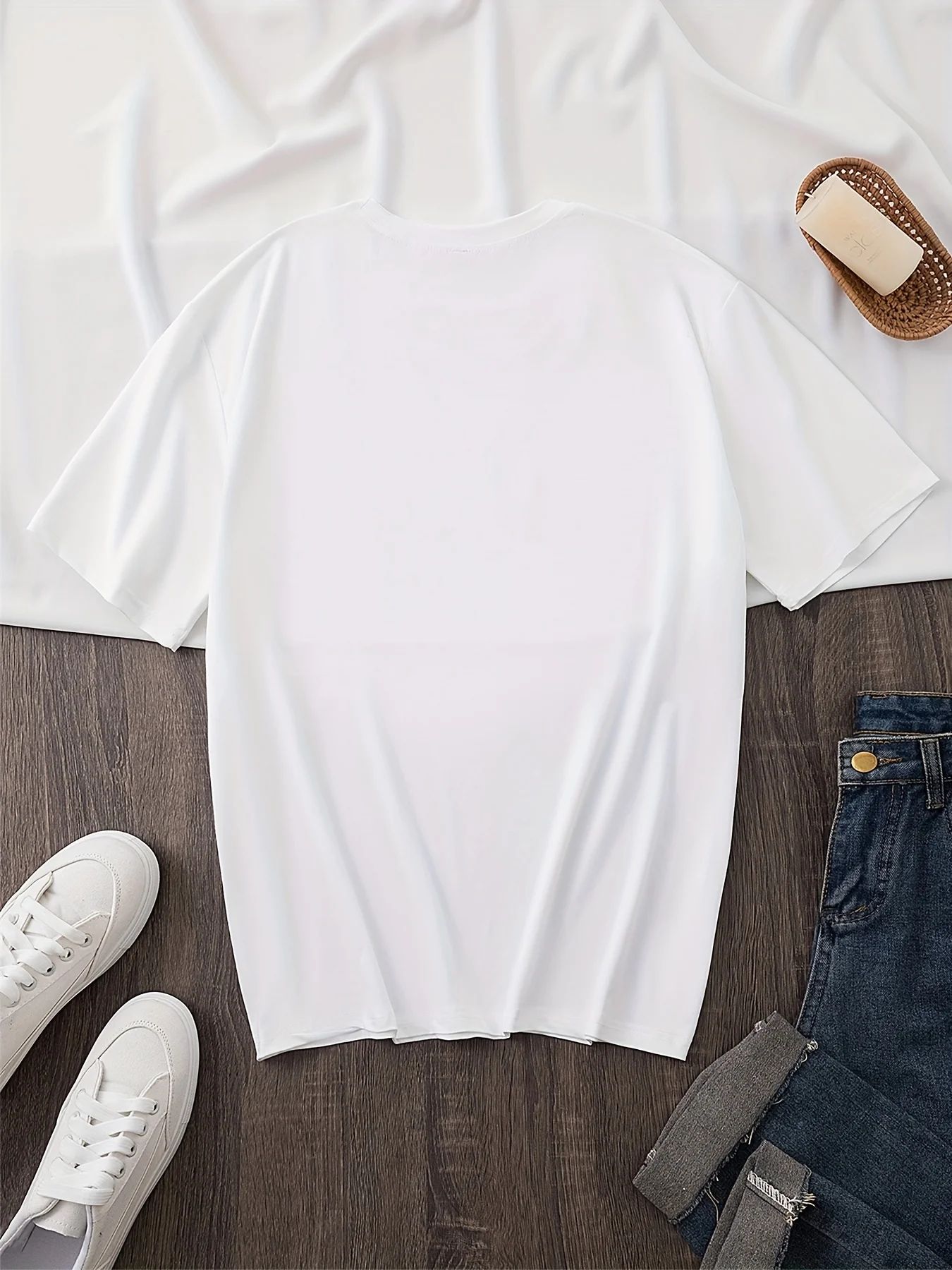 Camiseta feminina casual plus size com gola redonda e estampa de letras "Coffee is My Favorite Drink", manga curta, leve elasticidade