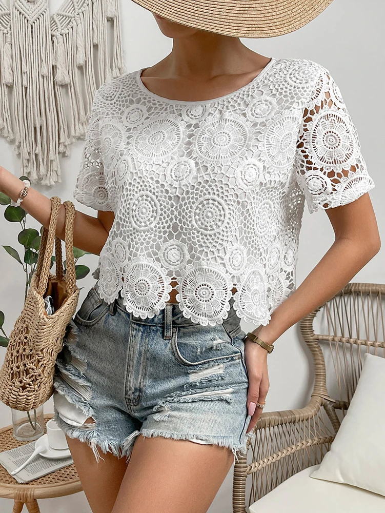 Plus Size Women's 2025 Summer Cutout Scallop Trimmed Cropped Lace Top Polyester Best for Summer