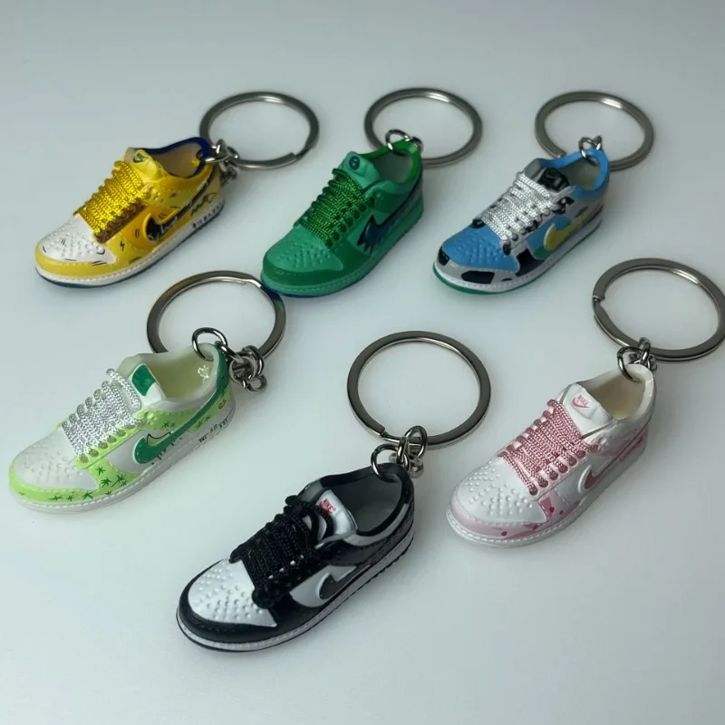 Hot explosions 3D stereo sports wind key chain pendant, multicolor optional bag ornaments mini skateboard basketball gifts.