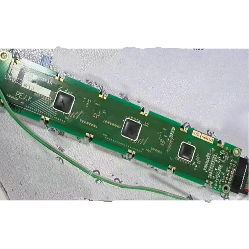 

Экран дисплея L4052 B1J REV.K