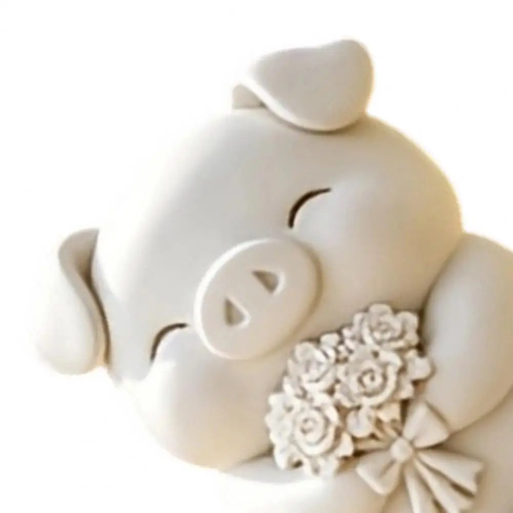 Piglet Ornament Rose Bouquet Gift 3d Printed Cute Pig Bouquet Figurine Matte White Sculpture Smooth Decor Ornament with Rose Bow