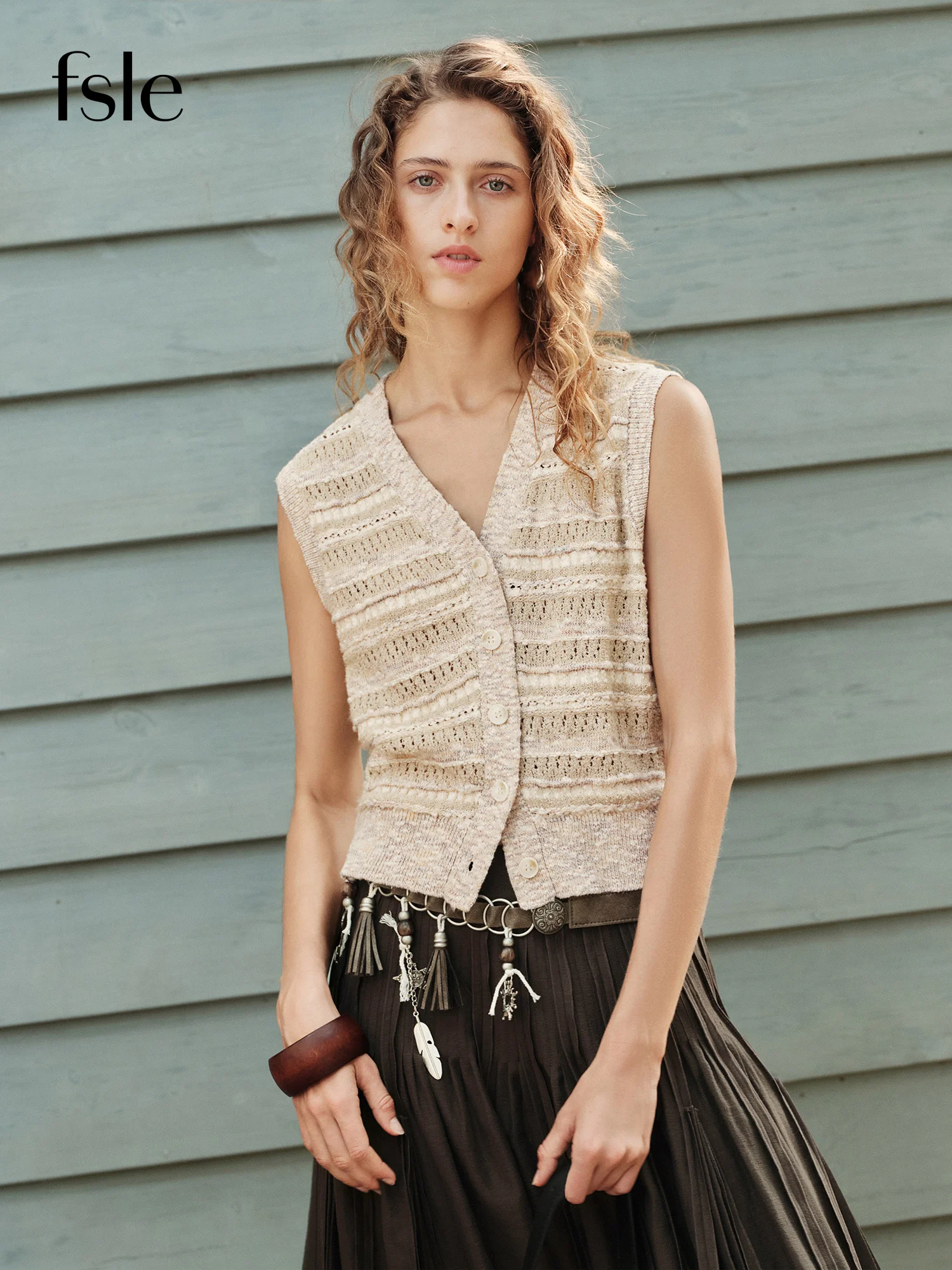

FSLE【Premium Series】2026 Summer Women's V-Neck Sleeveless Knit Tank Top Slim Fit Vest Healing Commute Modern Minimalist Style