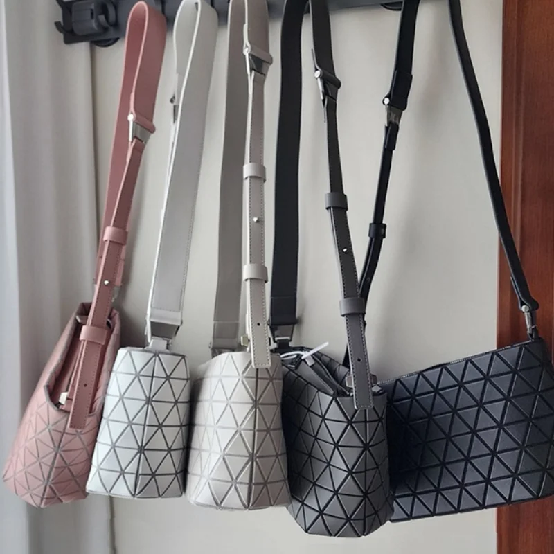 

Новая японская сумка-хобо через плечо со стеганым широким плечевым ремнем, женская сумка в клетку с матовыми кристаллами