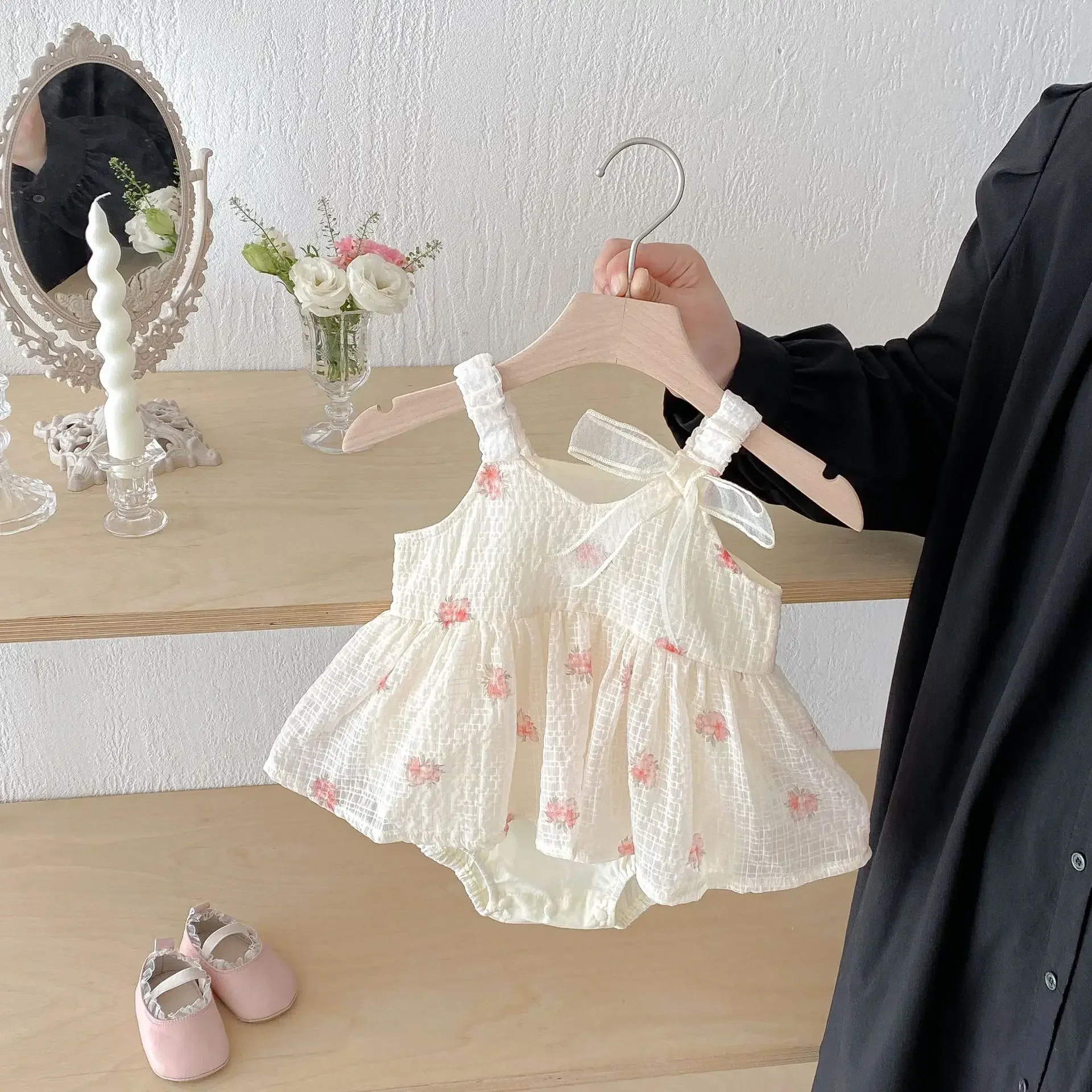 

Summer 2025 New Breathable Girls' Halter Romper Dress Korean Style Floral Print Bowknot Bodysuit for 0-2 Years Old Baby Girls