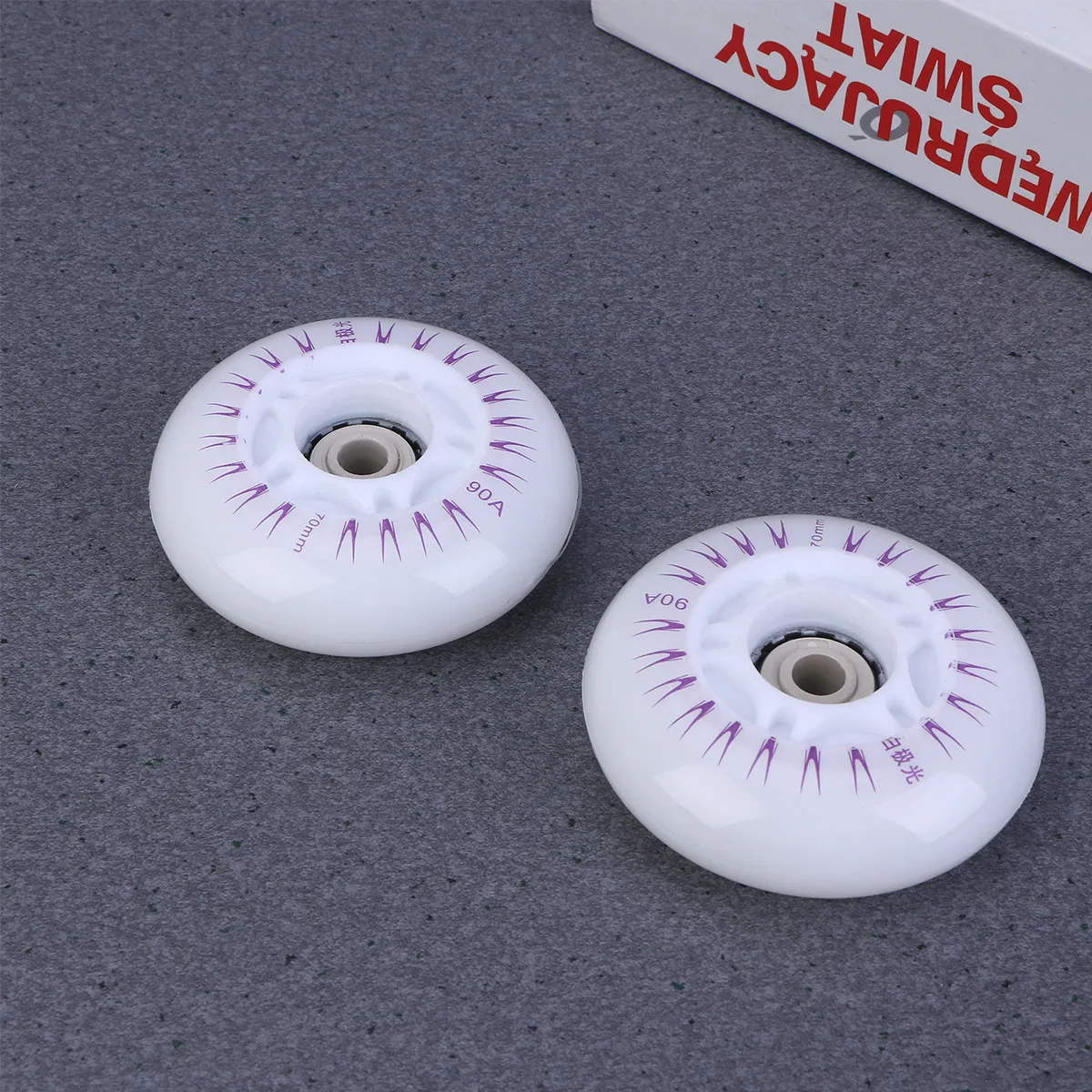 

2Pcs 70Mm PU 90A Glow in Dark Roller Skating Wheels Flashing Rgb Color Change Skating Shoe Accessories Rough Surface Performance