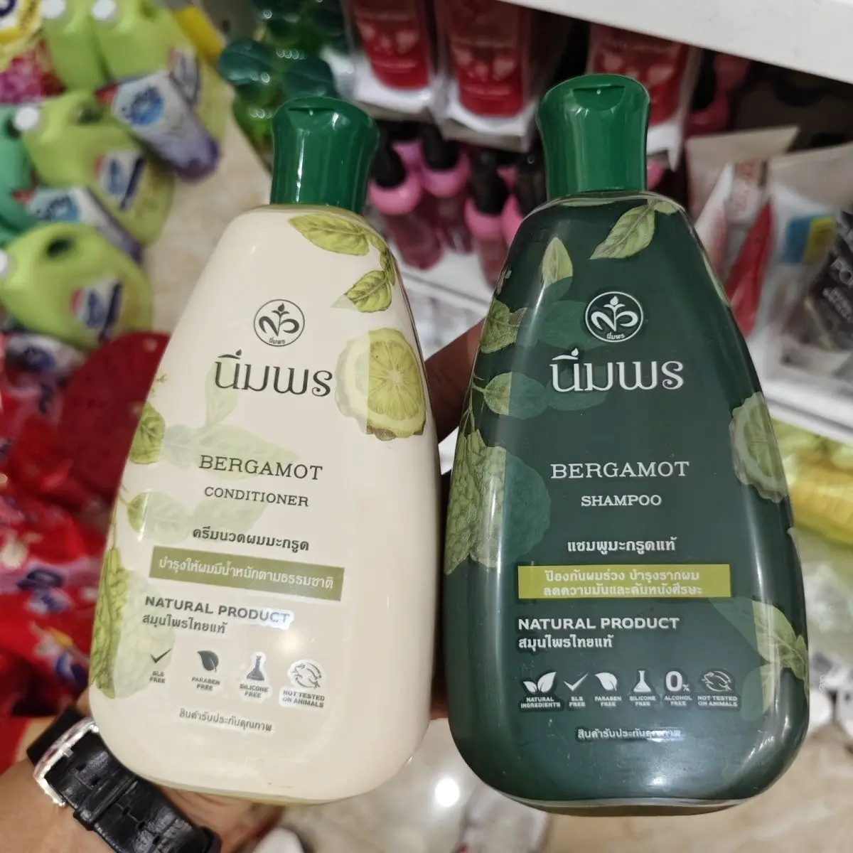 Champú a base de hierbas Thai UUWS con Kaffir Lime y guisante mariposa, antipérdida de cabello y control de aceite, nutre los folículos y calma el cuero cabelludo