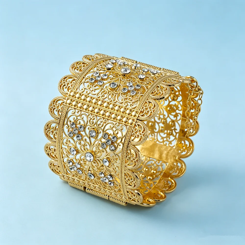 Image 7: Élégant bracelet de mariée plaqué or, fleurs creuses incrustées de strass, bijou de main marocain pour mariage, accessoire à design ouvert