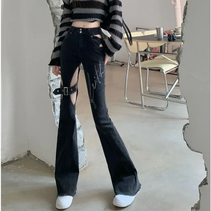 Jeans Pinggang Tinggi Berongga Modis untuk Wanita Musim Semi Musim Panas 2023 Celana Flare Ramping Seksi Jeans Sobek Hitam Print Streetwear Kasual