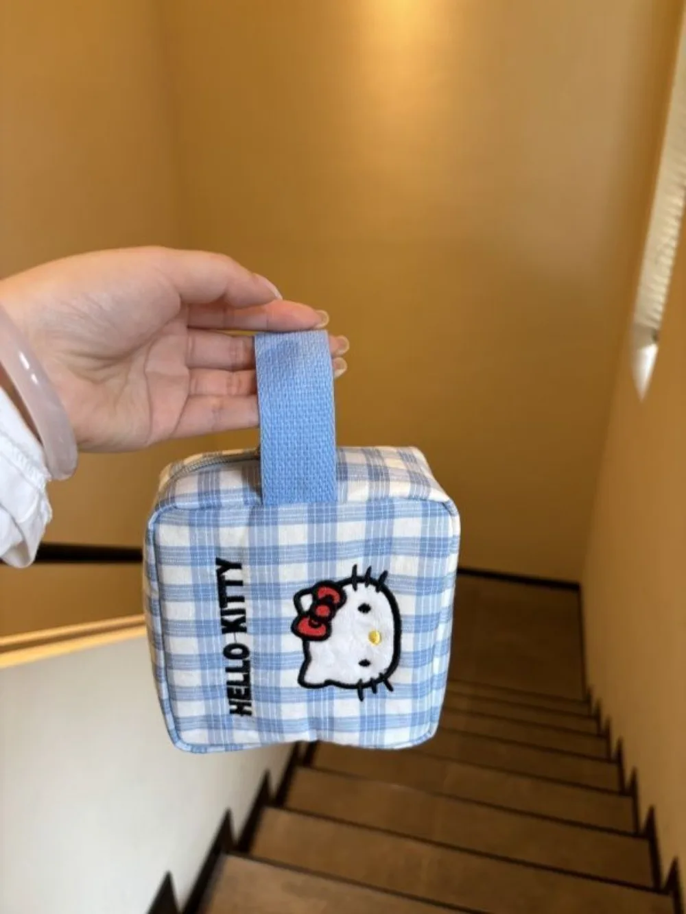 

Kawaii Hello Kitty Blue Checkered Handbag for Spring and Summer Makeup Bag Change Storage Bag Sanrio Gift Toy for Girl