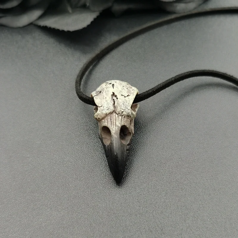 Small size  3D Crow Skull Men\'s Skull Necklace Pendant Magpie Gothic Halloween Gift Bird Skull Necklace Punk Hip Hop Jewelry