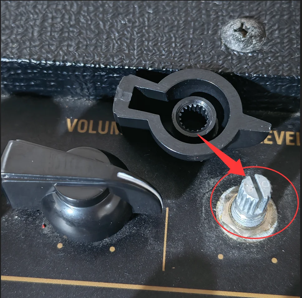 FLEOR 6 Stück Big Chicken Head Gitarrenverstärker-Effektpedalknöpfe, rot/schwarz/weiß zur Auswahl – Detail 1