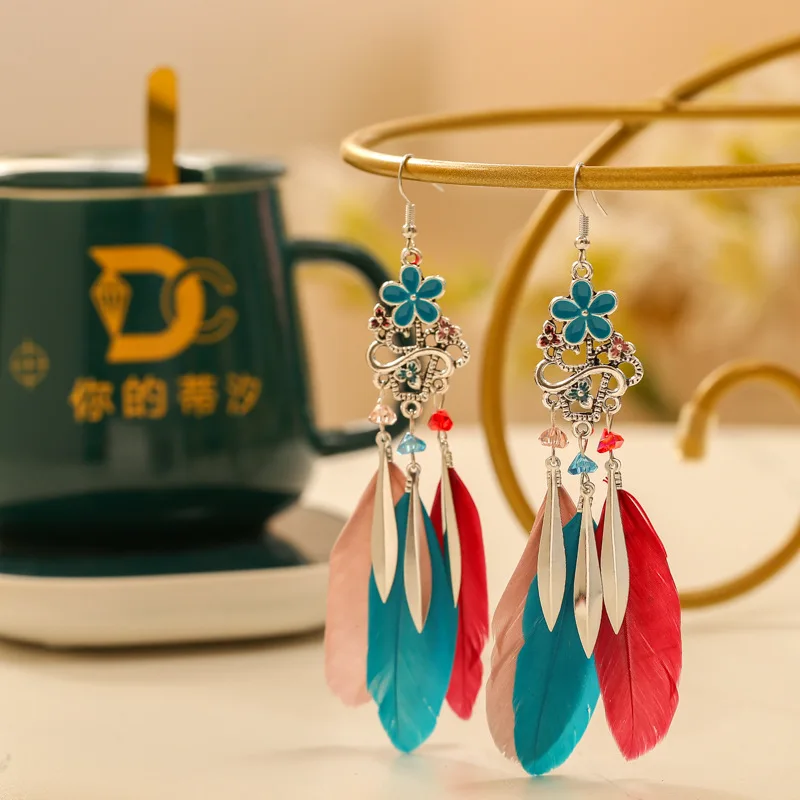 11 + 1 اللون 2025 خمر ريشة أقراط طويلة مثلث كريستال أقراط عطلة نمط مجوهرات Tixi