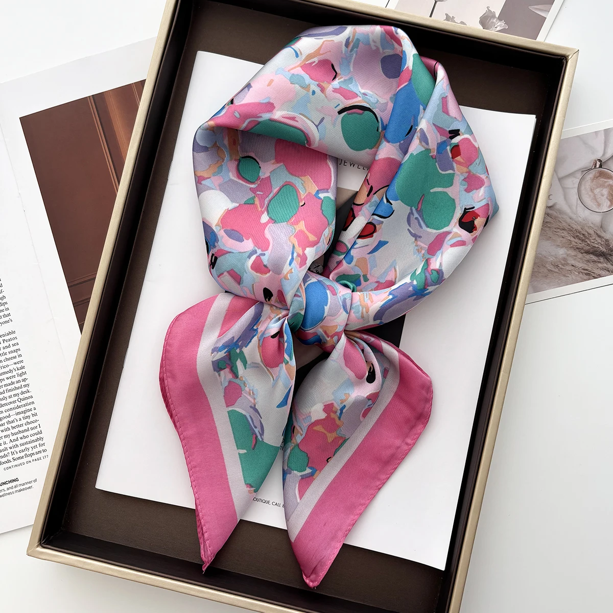 Luxuriöse Damen-Haarschals aus weichem Satin, modischer Druck, quadratisches Kopftuch, 70 cm, professionelles Designer-Schal-Stirnband