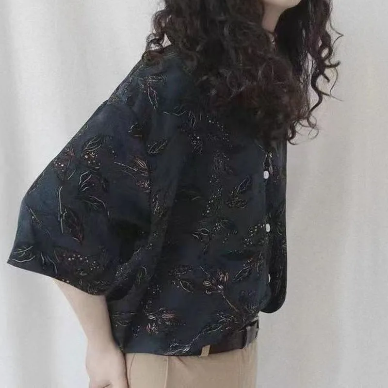 Blusa de manga corta con cuello vuelto para mujer, camisa holgada con estampado Vintage de un solo pecho, ropa informal de moda para verano